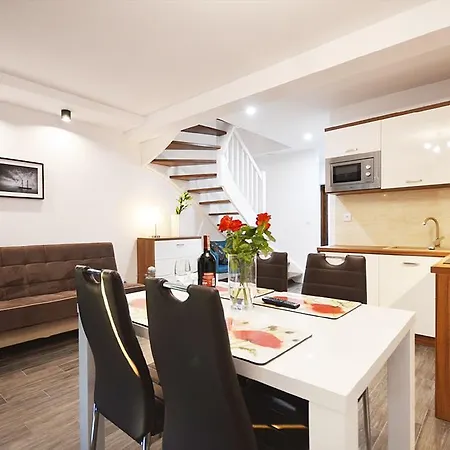 アパート Gaja ダルウフコ